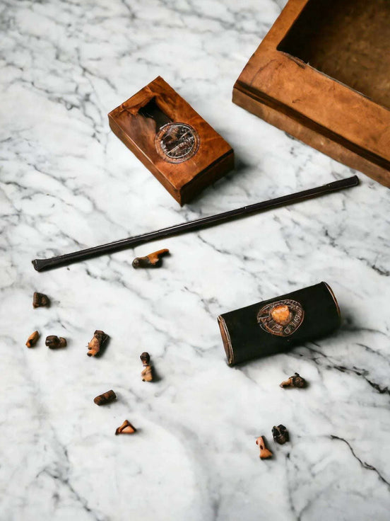 Fume-cigarette personnalisé Cruela noir – accessoire vintage élégant k1qbj8-tb.myshopify.com cadeau original homme idée, cadeau pas cher idée offrir, Fume cigarette personnalisée, fume cigarette porte cigarette, fume cigarette vintage femme, idée accessoire peaky blinders, idée cadeau homme 30 ans, objet personnalisé offrir idée, porte cigarette femme bague, porte cigarette homme cadeau, porte cigarette personnalisée, porte cigarette slim cadeau, porte cigarette tabac roulé