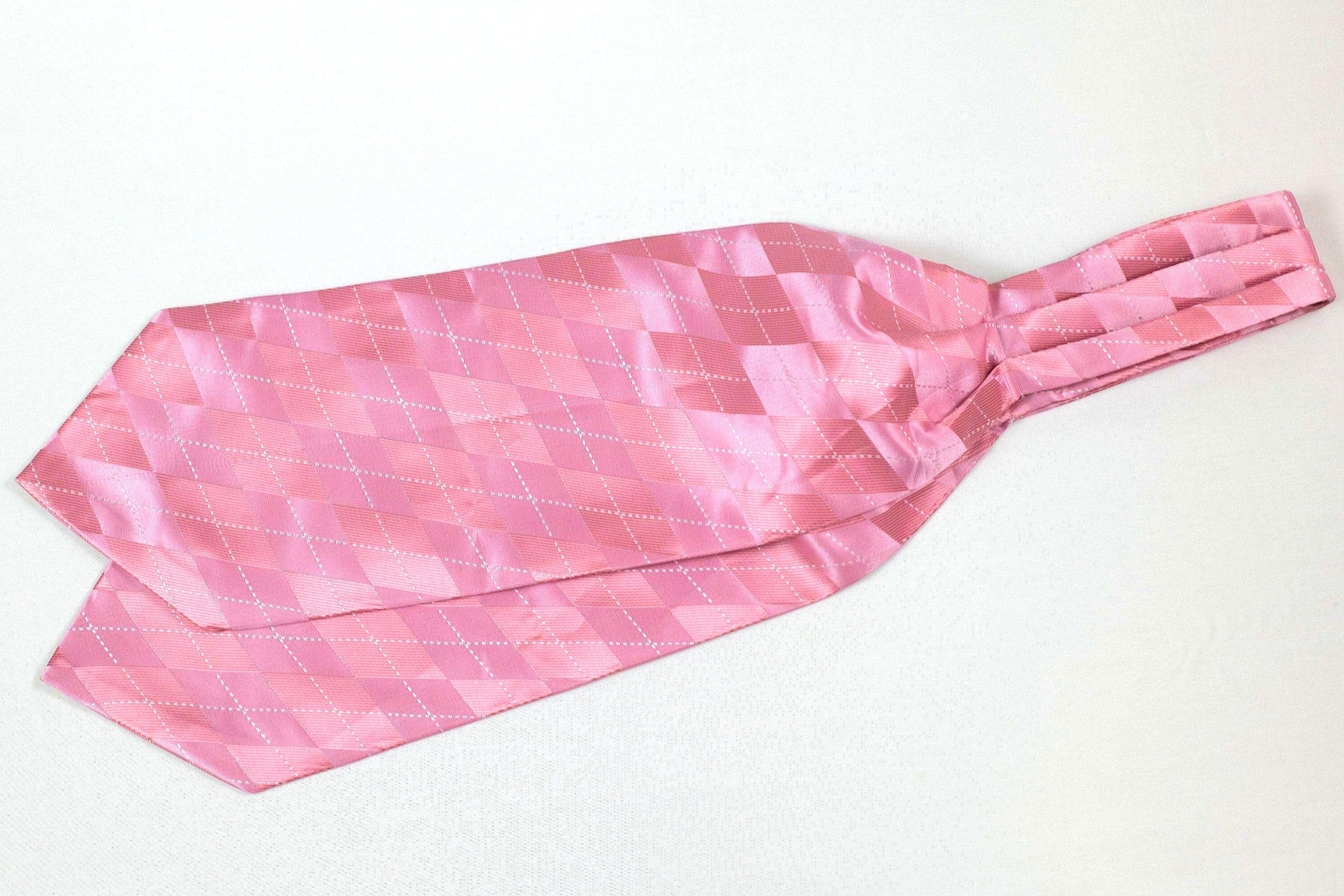 Lavallière en soie rose Wilder – cravate de notaire élégante mariage k1qbj8-tb.myshopify.com Ascot motifs géométriques, Ascot à rayures fines cravate, cadeau pas cher idée offrir, costume mariage homme idée, Cravate Ascot en soie cadeau, Cravate Ascot pour mariage, Cravate Ascot à rayures fines, cravate de notaire homme, idée accessoire peaky blinders, mariage boheme chic costume, Noeud de cravate costume, tailleur femme chic mariage, tenue témoin mariage costume