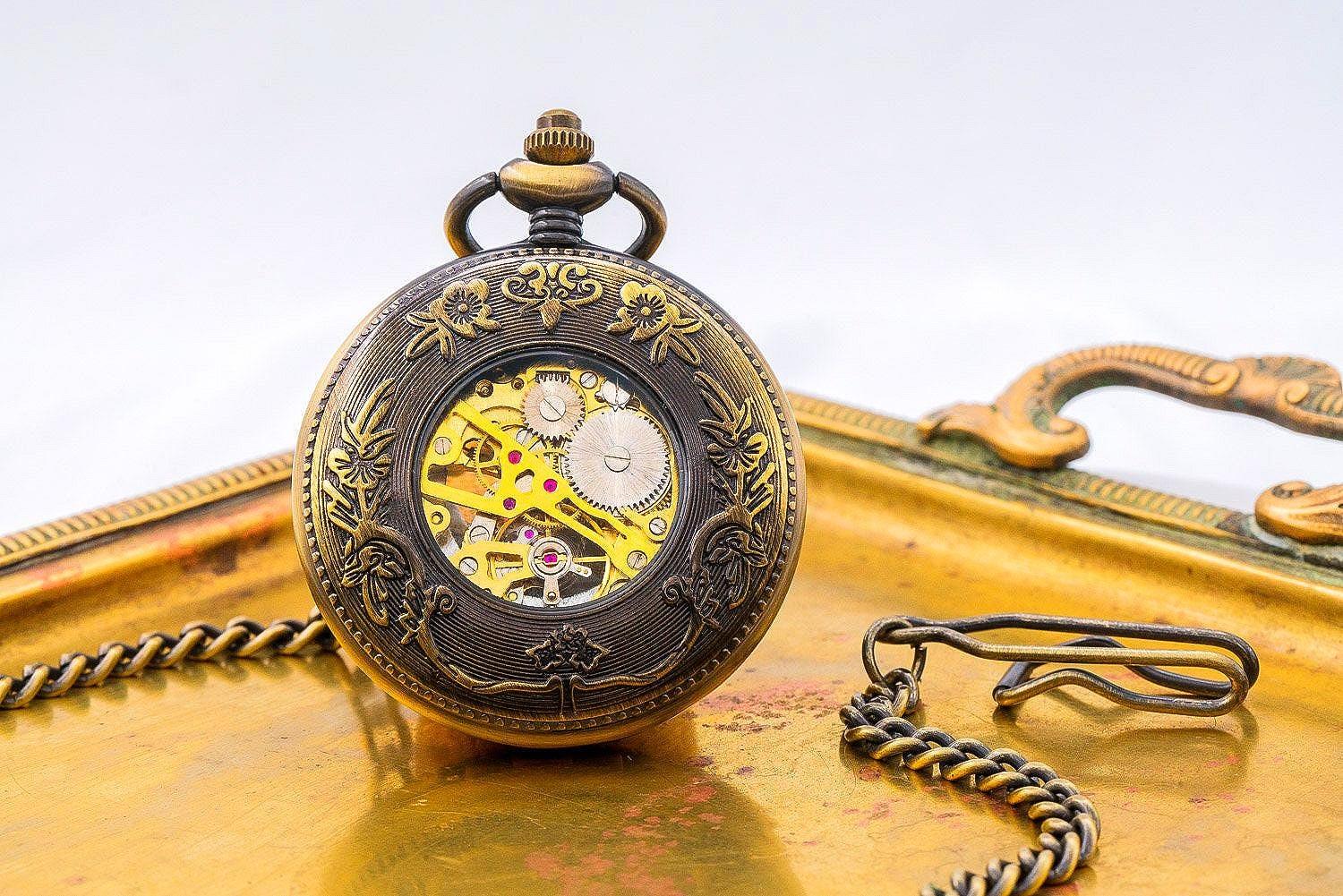 Montre gousset personnalisée Hook acier laiton – antique gravée chic - Roaring 20s Paris