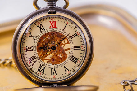 Montre gousset personnalisée Hook acier laiton – antique gravée chic - Roaring 20s Paris