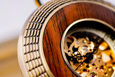 Montre gousset personnalisée Hook acier laiton – antique gravée chic - Roaring 20s Paris