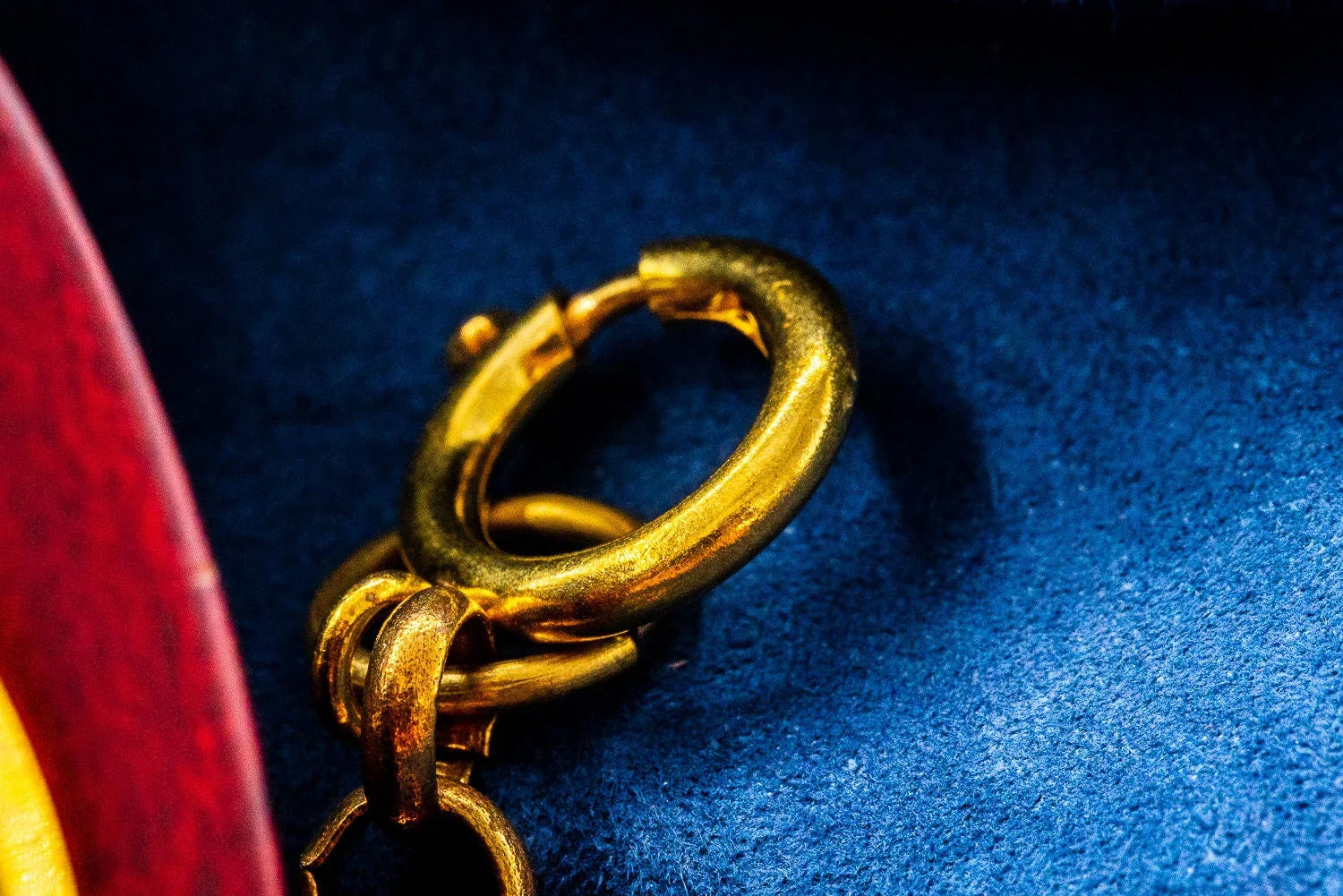 Montre gousset personnalisée Nautilus bois rouge – idée cadeau élégant - Roaring 20s Paris