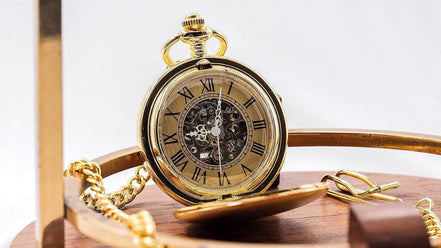 Montre gousset personnalisée Shelby – squelette engrenage gravée chic - Roaring 20s Paris