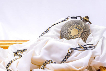 Montre gousset personnalisée Watson en acier laiton – monogramme gravé - Roaring 20s Paris