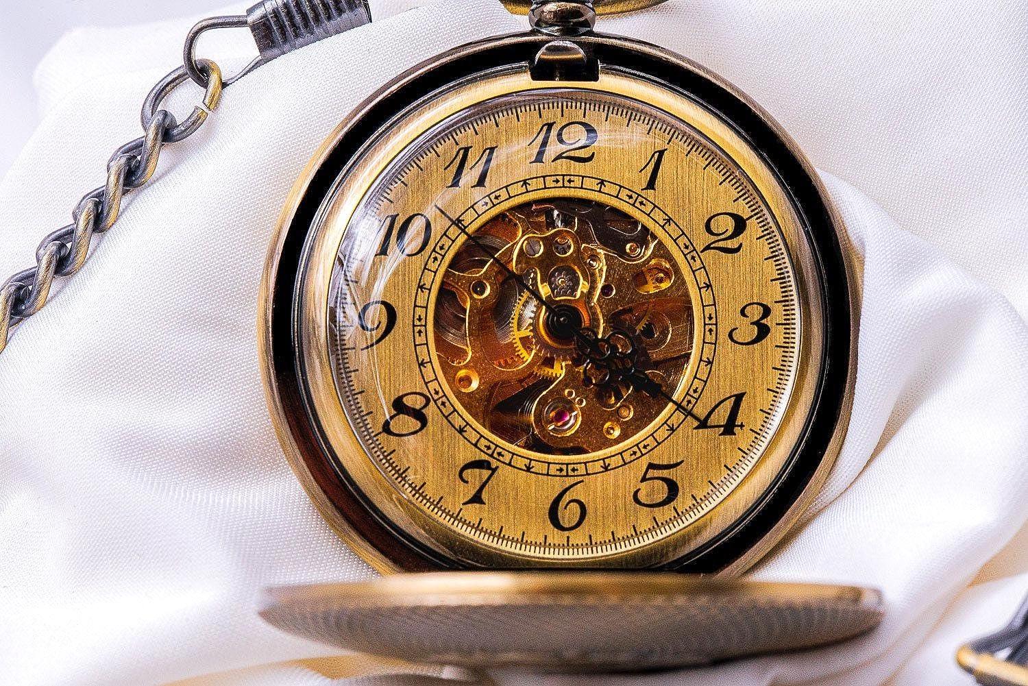 Montre gousset personnalisée Watson en acier laiton – monogramme gravé - Roaring 20s Paris