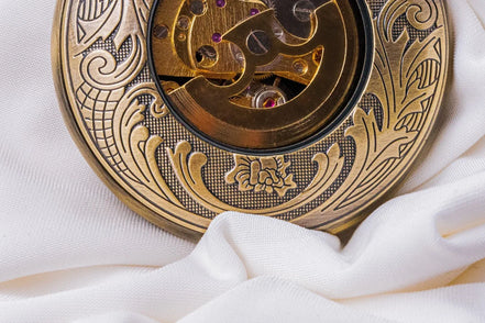 Montre gousset personnalisée Watson en acier laiton – monogramme gravé - Roaring 20s Paris