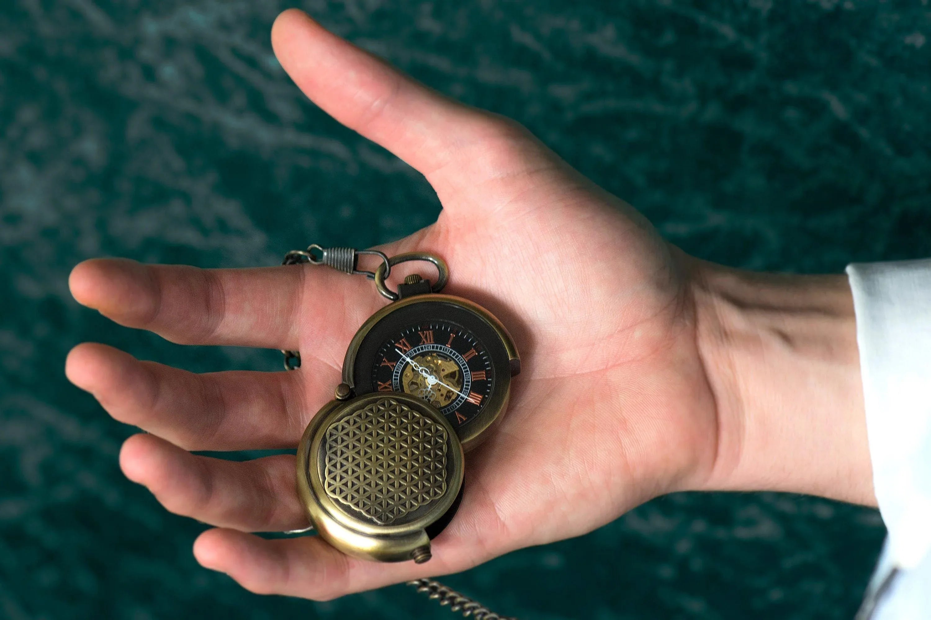 Montre personnalisée gousset Fibonacci laiton – idée cadeau unique - Roaring 20s Paris