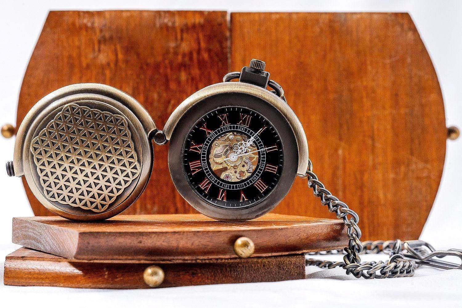 Montre personnalisée gousset Fibonacci laiton – idée cadeau unique - Roaring 20s Paris