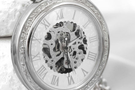 Montre Gousset personnalisée - montre de poche acier argent Pollock k1qbj8-tb.myshopify.com cadeau anniversaire mariage, cadeau collègue de travail, cadeau inoubliable pour chéri, cadeau original homme idée, cadeau qui touche un homme, montre de costume gravée, montre de poche personnalisée, montre gousset engrenage idée, montre gousset squelette idée, montre personnalisée mariage, montre à gousset de poche, montre à gousset fiancé cadeau, montre à gousset personnalisée