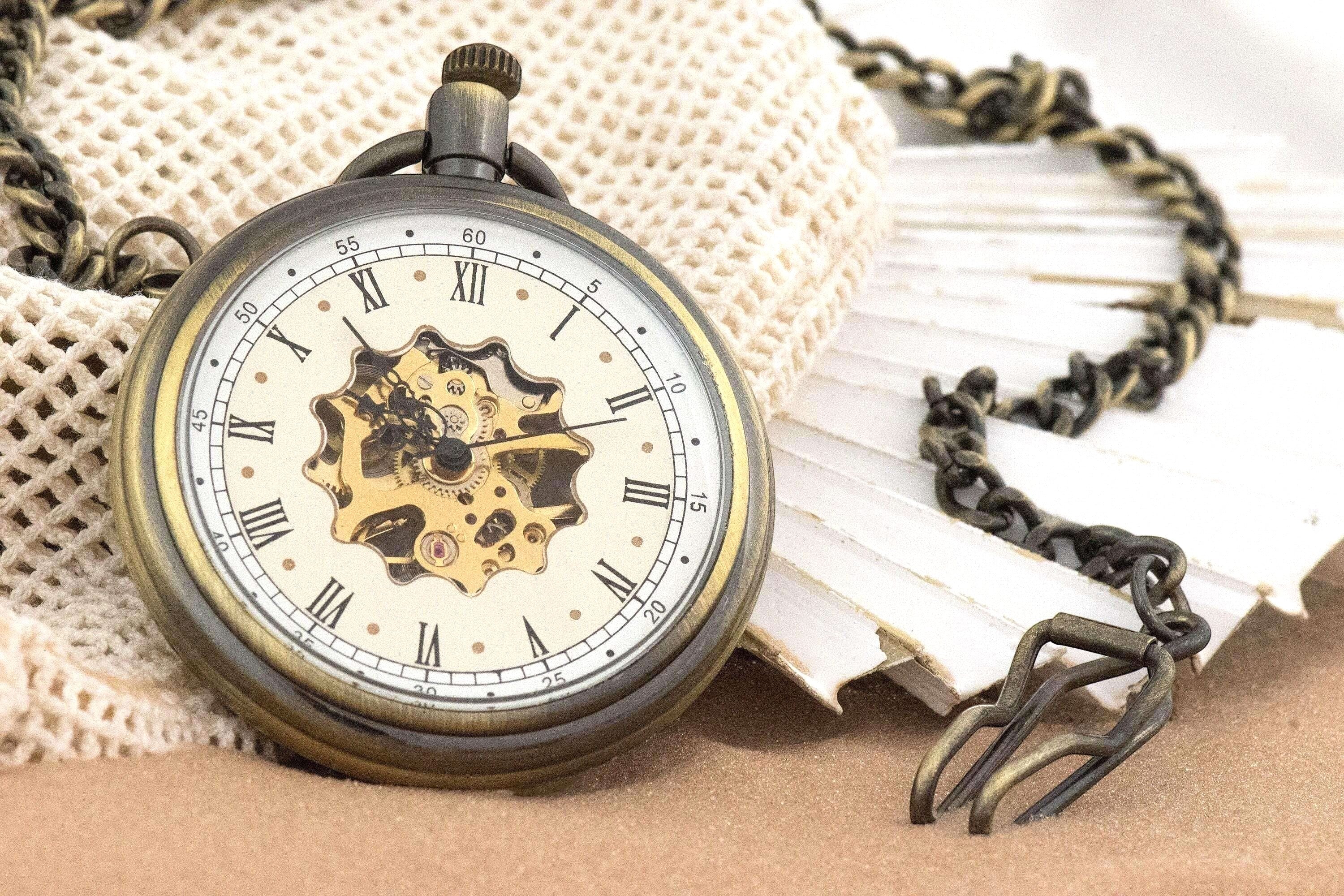 Montre de poche personnalisée Vaughn laiton – cadeau anniversaire chic k1qbj8-tb.myshopify.com cadeau anniversaire mariage, cadeau collègue de travail, cadeau inoubliable pour chéri, cadeau original homme idée, cadeau qui touche un homme, montre de costume gravée, montre de poche personnalisée, Montre gousset engrenage idée, Montre gousset squelette idée, montre personnalisée mariage, montre à gousset de poche, montre à gousset fiancé cadeau, montre à gousset personnalisée