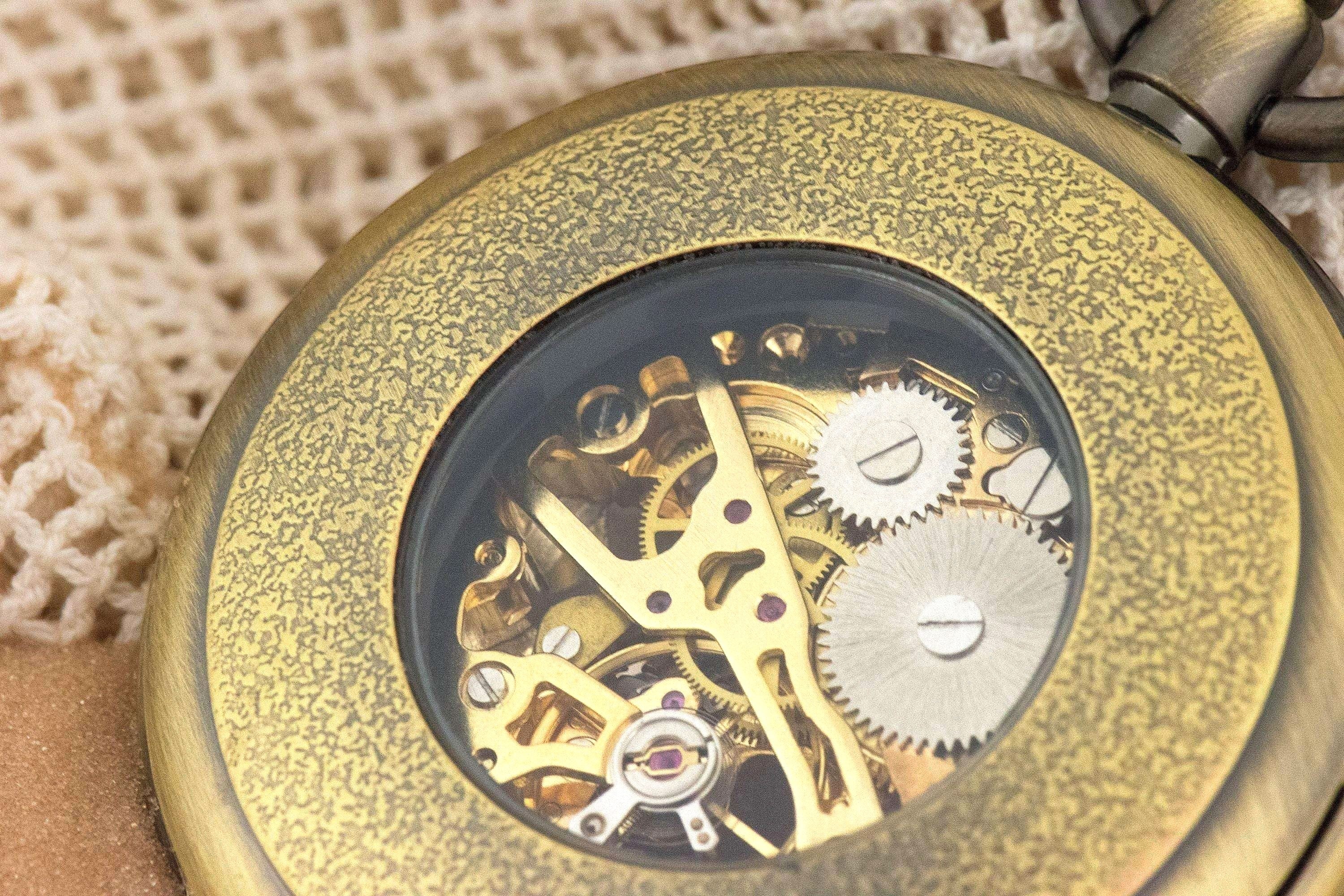 Montre de poche personnalisée Vaughn laiton – cadeau anniversaire chic k1qbj8-tb.myshopify.com cadeau anniversaire mariage, cadeau collègue de travail, cadeau inoubliable pour chéri, cadeau original homme idée, cadeau qui touche un homme, montre de costume gravée, montre de poche personnalisée, Montre gousset engrenage idée, Montre gousset squelette idée, montre personnalisée mariage, montre à gousset de poche, montre à gousset fiancé cadeau, montre à gousset personnalisée