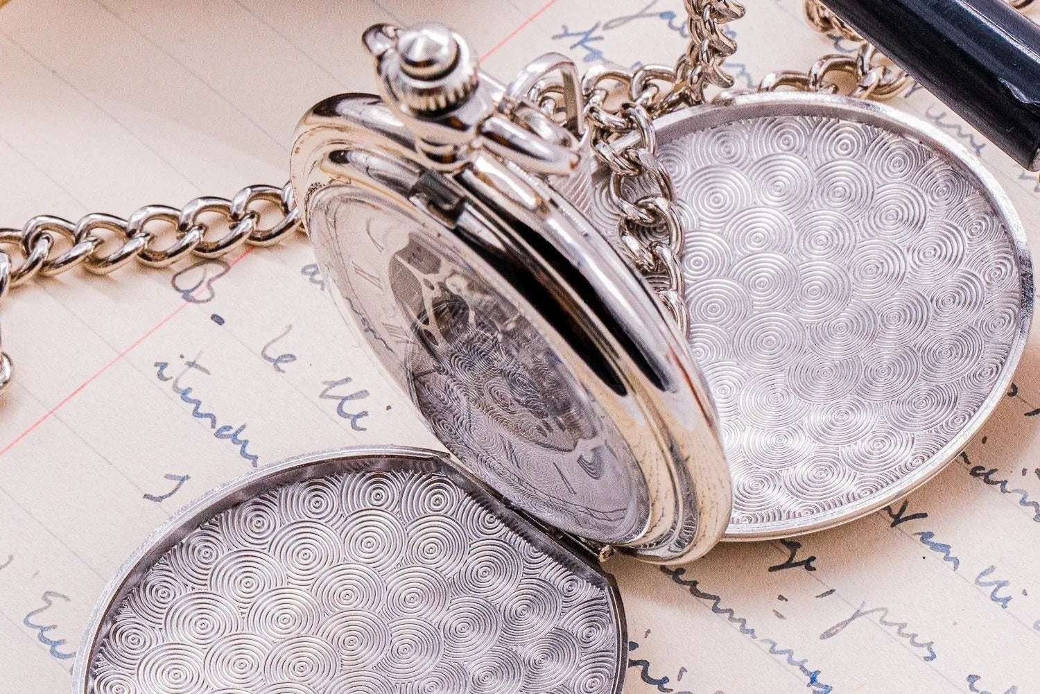 Montre gousset personnalisée Holmes en acier – idée cadeau élégant k1qbj8-tb.myshopify.com cadeau anniversaire mariage, cadeau collègue de travail, cadeau inoubliable pour chéri, cadeau original homme idée, cadeau qui touche un homme, montre de costume gravée, montre de poche personnalisée, Montre gousset engrenage idée, Montre gousset squelette idée, montre personnalisée mariage, montre à gousset de poche, montre à gousset fiancé cadeau, montre à gousset personnalisée