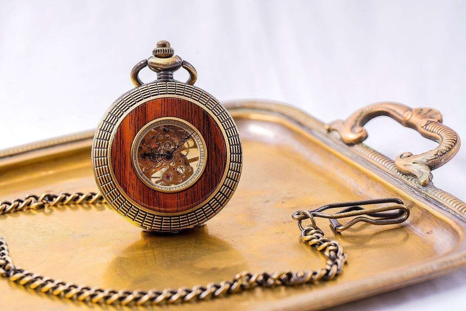 Montre gousset personnalisée Hook acier laiton – antique gravée chic k1qbj8-tb.myshopify.com cadeau anniversaire mariage, cadeau collègue de travail, cadeau inoubliable pour chéri, cadeau original homme idée, cadeau qui touche un homme, montre de costume gravée, montre de poche personnalisée, Montre gousset engrenage idée, Montre gousset squelette idée, montre personnalisée mariage, montre à gousset de poche, montre à gousset fiancé cadeau, montre à gousset personnalisée