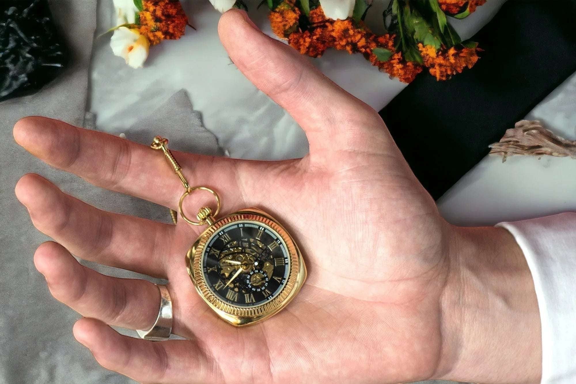 Montre personnalisée Gousset - montre de poche - engrenage or Shelby k1qbj8-tb.myshopify.com cadeau anniversaire mariage, cadeau collègue de travail, cadeau inoubliable pour chéri, cadeau original homme idée, cadeau qui touche un homme, montre de costume gravée, montre de poche personnalisée, montre gousset engrenage idée, montre gousset squelette idée, montre personnalisée mariage, montre à gousset de poche, montre à gousset fiancé cadeau, montre à gousset personnalisée