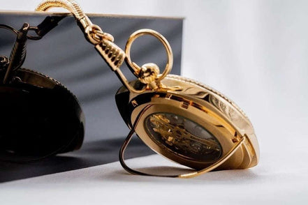 Montre personnalisée Gousset - montre de poche - engrenage or Shelby k1qbj8-tb.myshopify.com cadeau anniversaire mariage, cadeau collègue de travail, cadeau inoubliable pour chéri, cadeau original homme idée, cadeau qui touche un homme, montre de costume gravée, montre de poche personnalisée, montre gousset engrenage idée, montre gousset squelette idée, montre personnalisée mariage, montre à gousset de poche, montre à gousset fiancé cadeau, montre à gousset personnalisée