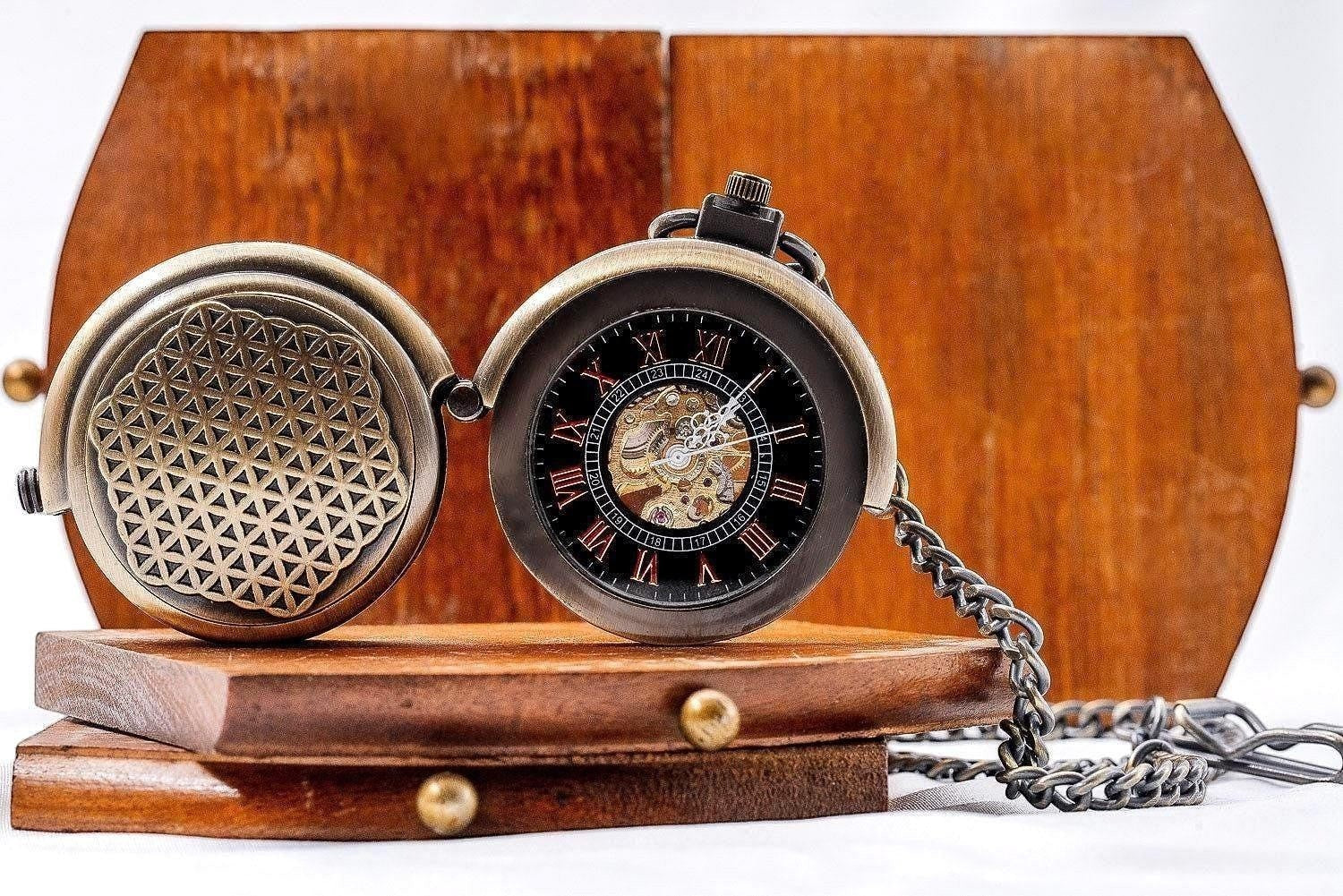 Montre personnalisée gousset Fibonacci laiton – idée cadeau unique k1qbj8-tb.myshopify.com cadeau anniversaire mariage, cadeau collègue de travail, cadeau inoubliable pour chéri, cadeau original homme idée, cadeau qui touche un homme, montre de costume gravée, montre de poche personnalisée, Montre gousset engrenage idée, Montre gousset squelette idée, montre personnalisée mariage, montre à gousset de poche, montre à gousset fiancé cadeau, montre à gousset personnalisée
