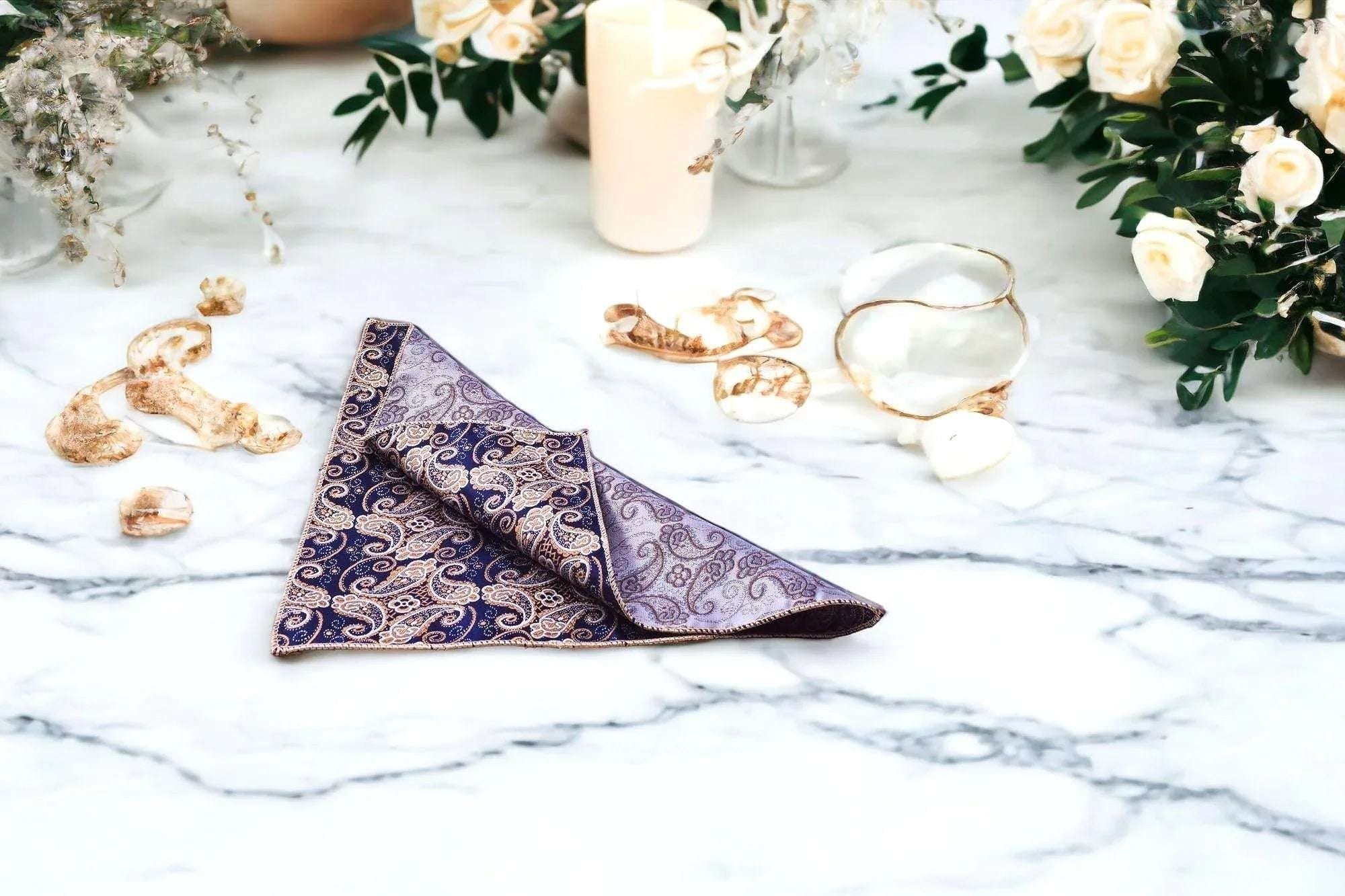 Mouchoir de poche costume Chuck Bass en soie florale – mariage élégant k1qbj8-tb.myshopify.com 10 ans de mariage cadeau idée, accessoire costume idée cadeau, accessoire pour vetement idée, accessoire vintage à offrir, cadeau pas cher idée anniv, cadeau pour invités mariage, costume mariage homme idée, mouchoir de costume mariage, mouchoir de poche costume, pochette de costume mariage, tenue mariage femme civil idée, tenue mariage garcon honneur, tenue mariage homme civil idée