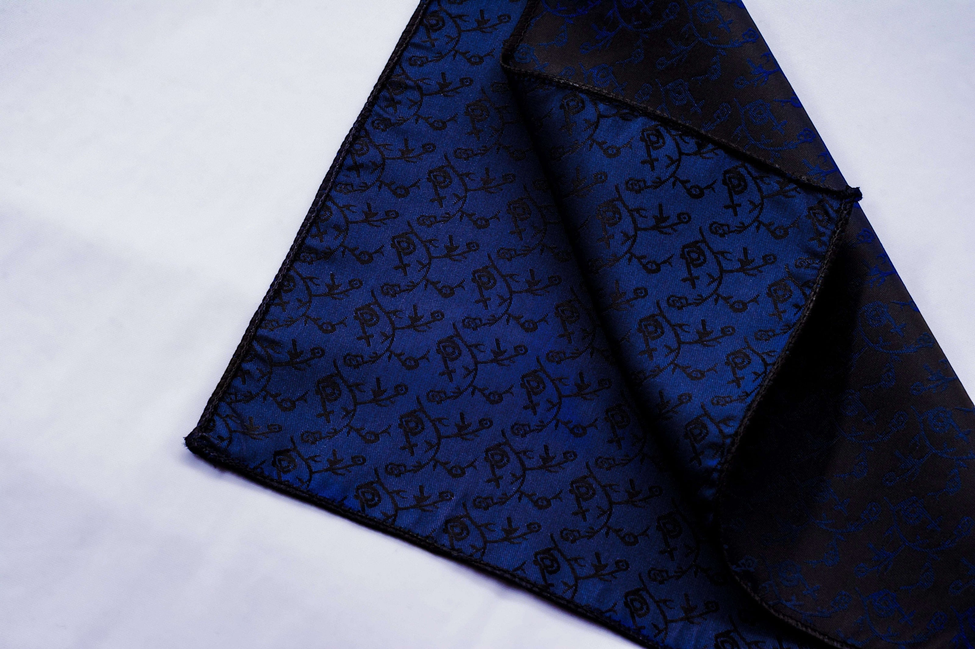 Mouchoir de poche costume mariage, pochette veste soie bleu D.Gray k1qbj8-tb.myshopify.com accessoire costume idée cadeau, ascot lavallière cadeau idée, cadeau collègue de travail, cadeau retraite travail idée, cravate ascot personnalisée, foulard cou chemise costume, idée cadeau anniversaire homme, idée cadeau personnalisé femme, lavallière vintage ascot idée, personnalisé idée cadeau, tailleur femme chic mariage, tenue mariage femme civil idée, tenue témoin mariage costume