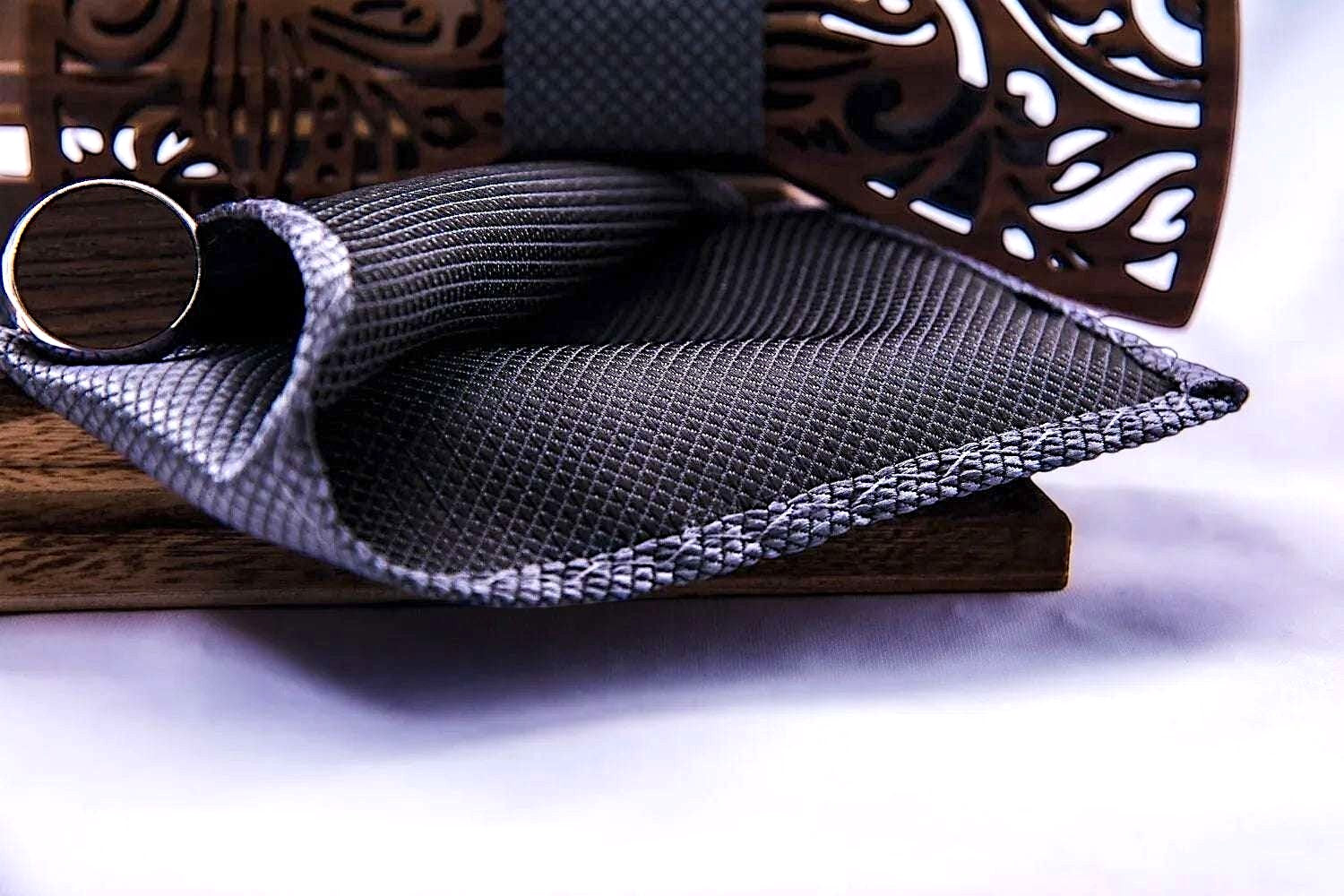 Nœud papillon bois original Prince des voleurs – soie gris foncé k1qbj8-tb.myshopify.com bow tie gentleman, bow tie peaky blinders, bow tie wood, gentleman farmer, noeud papillon bois, noeud papillon femme, noeud papillon homme, noeud papillon original, noeud papillon peaky, peaky blinders coat, peaky blinders suit, pocket watch suit, victorian costume