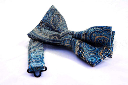 Nœud papillon soie bleu fleuri Calypso – accessoire costume mariage k1qbj8-tb.myshopify.com accessoire pour vetement, cadeau personnalisé 2024, cadeau pour amoureux couple, costume mariage homme témoin, mariage boheme chic costume, noeud papillon costume mariage, noeud papillon femme, noeud papillon homme, noeud papillon original, noeud papillon tendance, noeud papillon vintage, personnalise idée cadeau, tenue mariage homme civil