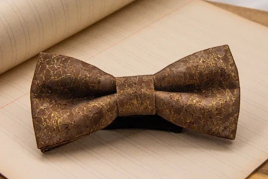 Noeud papillon de costume, mariage boheme chic costume liège H, cadeau k1qbj8-tb.myshopify.com accessoire pour vetement, costume mariage homme témoin, idée accessoire peaky blinders, mariage boheme chic costume, noeud papillon costume mariage, Noeud papillon de costume, noeud papillon original, noeud papillon pas cher cadeau, noeud papillon soie costume, personnalise idée cadeau, tenue de mariage homme civil, tenue mariage homme civil, tenue témoin mariage costume