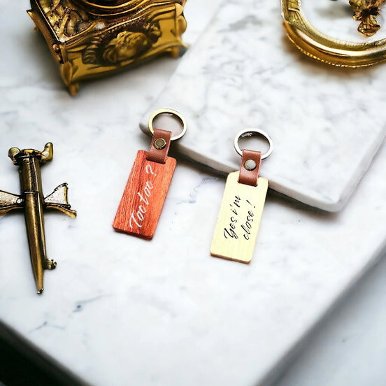 Porte-clés personnalisé Francis Shelby – bois gravé anniversaire - Roaring 20s Paris