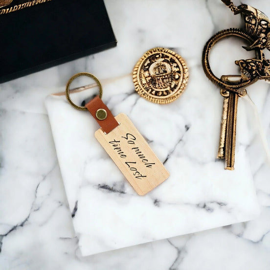 Porte-clés personnalisé Francis Shelby – bois gravé anniversaire - Roaring 20s Paris