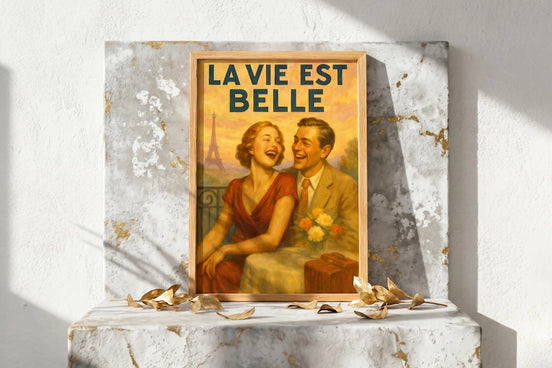 Roaring 20s Paris affiche ancienne couple rieur devant la Tour Eiffel, illustration vintage des années 1920.