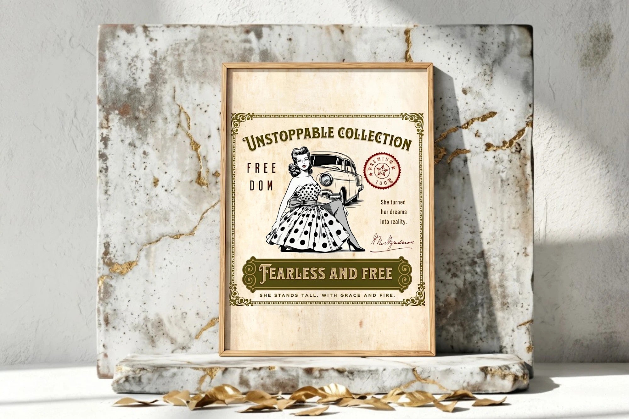 Affiche Roaring 20s Paris vintage, femme indépendante style old hollywood, voiture rétro, texte 'Fearless and Free'
