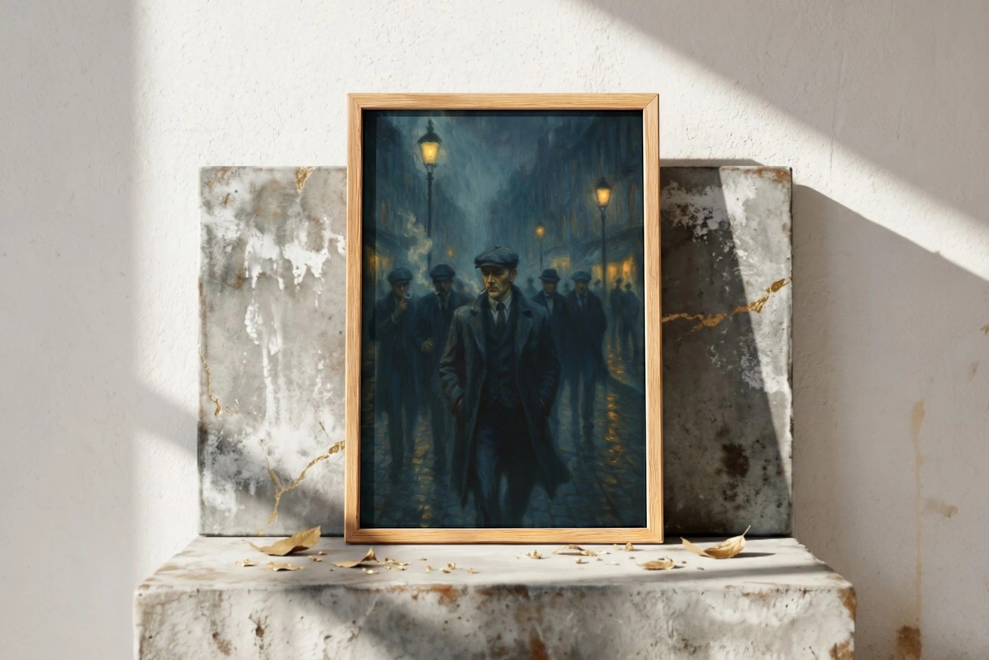Roaring 20s Paris affiche vintage homme silhouette nuit pluvieuse, style Peaky Blinders, art mural dramatique.