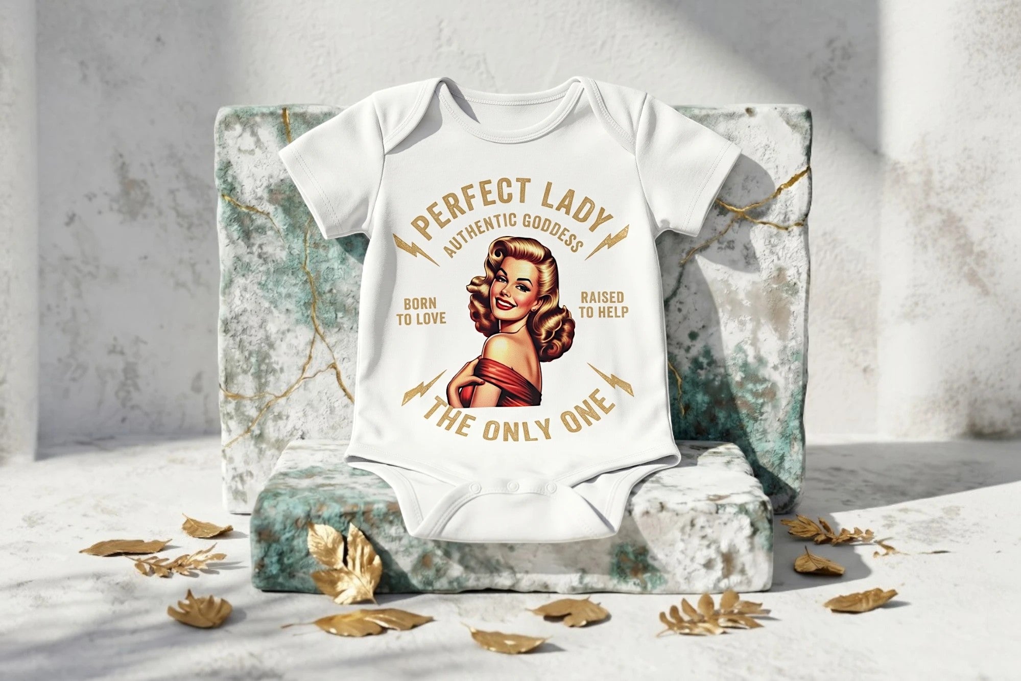 Body bébé blanc à manches longues Roaring 20s Paris avec illustration vintage d'une femme glamour et message 