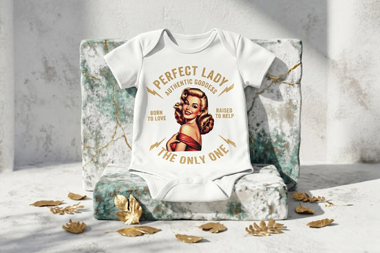 Body bébé blanc à manches longues Roaring 20s Paris avec illustration vintage d'une femme glamour et message "Perfect Lady Authentic Goddess"