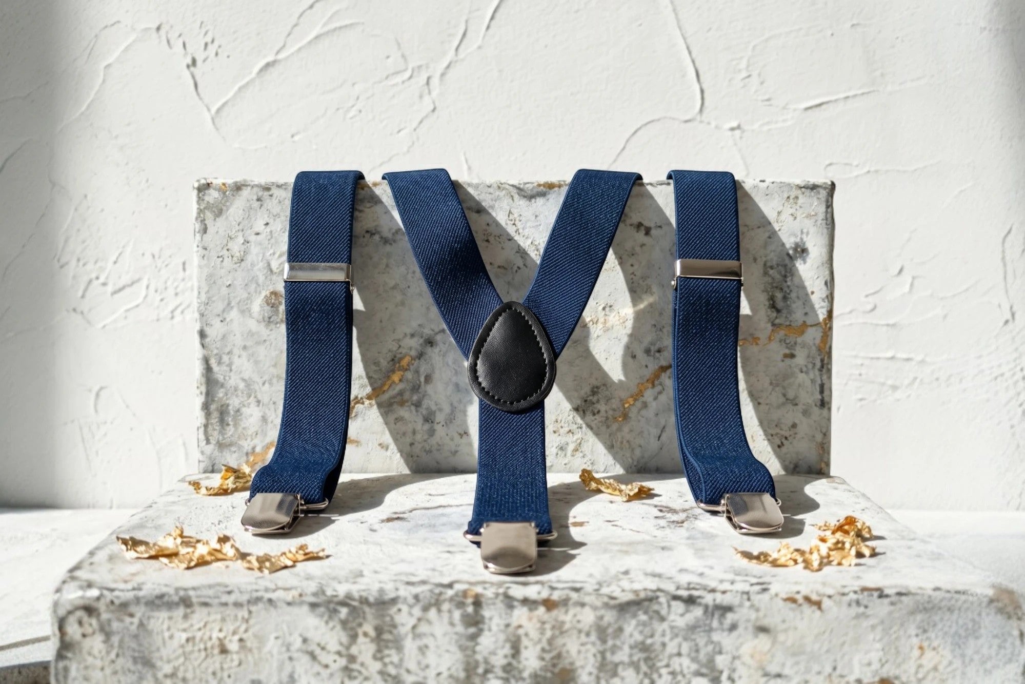 Bretelles ajustables bleu foncé Roaring 20s Paris en élastique avec pinces argentées, style Peaky Blinders.