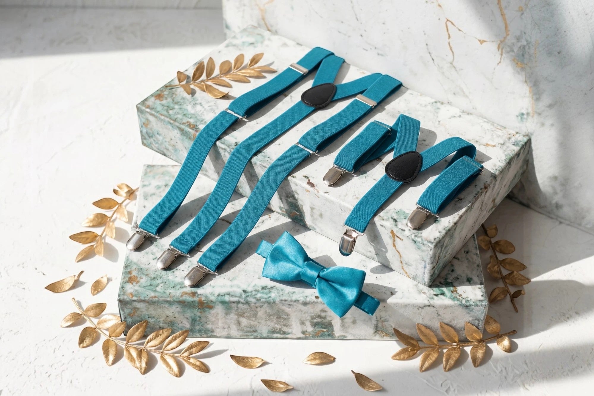 Ensemble bretelles et nœud papillon turquoise Shelby en élasthanne pour enfant et adulte, avec pinces métalliques.