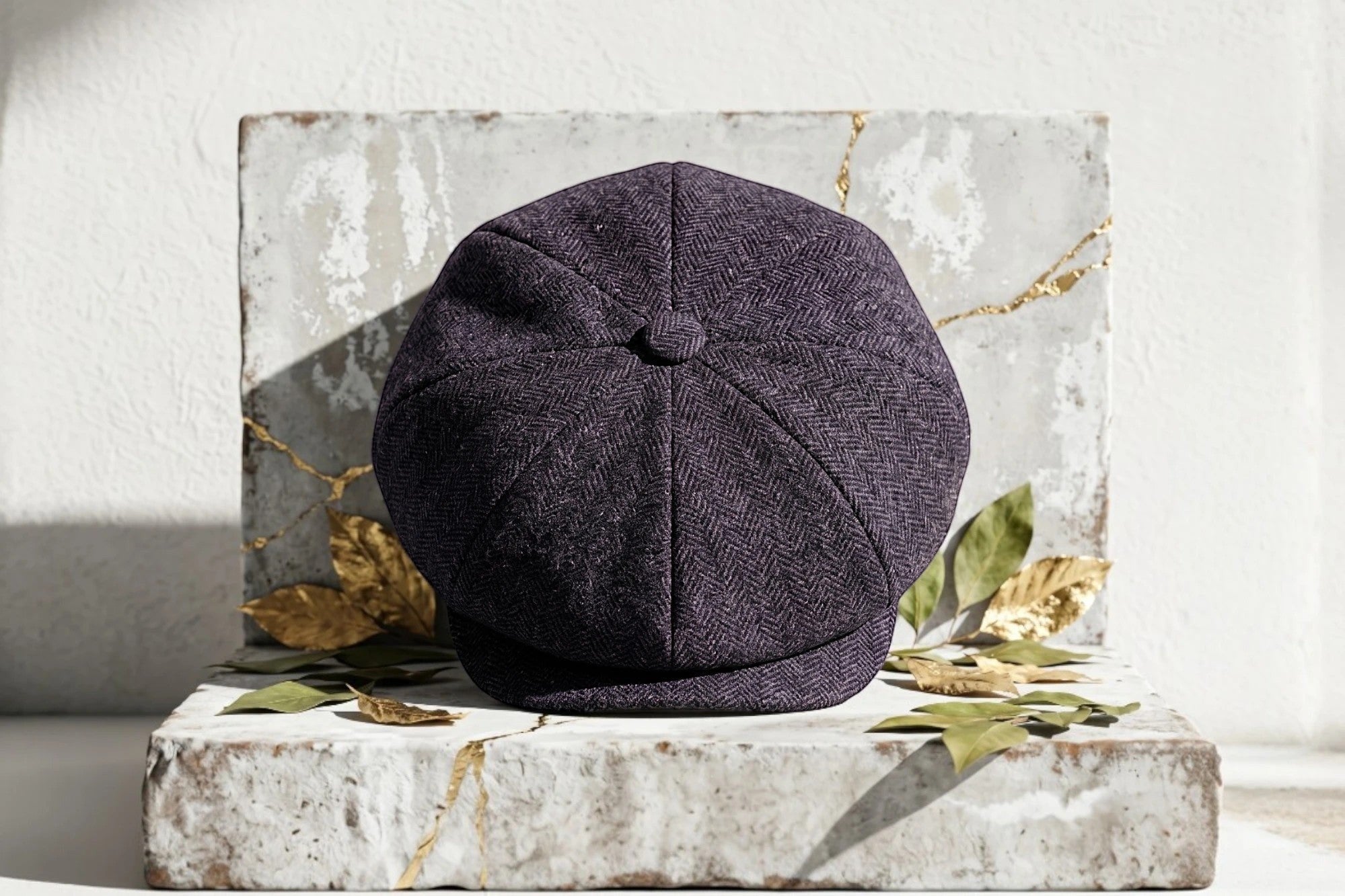 Casquette gavroche Roaring 20s Paris en laine grise à chevrons, style vintage élégant.
