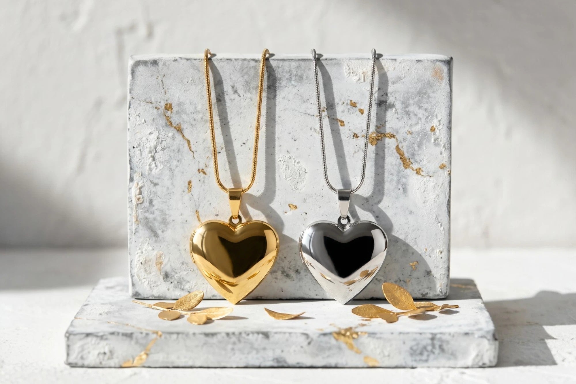 Roaring 20s Paris : collier cœur personnalisé en acier inoxydable doré et argenté, pendentif médaillon gravé pour couple.