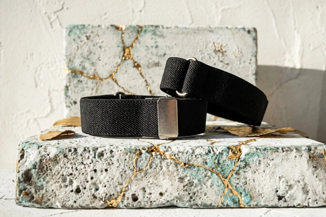Roaring 20s Paris : élastique de manche noir en tissu extensible avec pince argentée, accessoire de mariage ou soirée.
