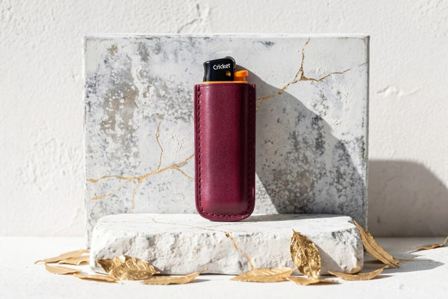 Étui briquet bic en cuir rouge bordeaux, personnalisé avec gravure, protection pour briquet vintage