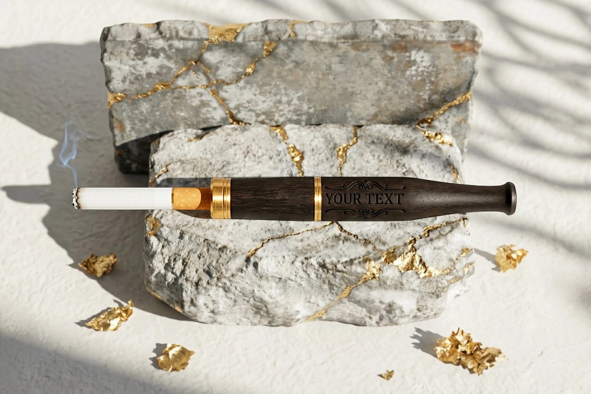 Roaring 20s Paris fume cigarette personnalisé en bois de noyer noir avec détails dorés et gravure personnalisable.
