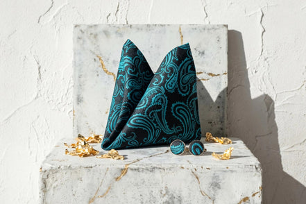 Roaring 20s Paris mouchoir de poche en soie bleu turquoise et noir motif cachemire, accessoire mariage