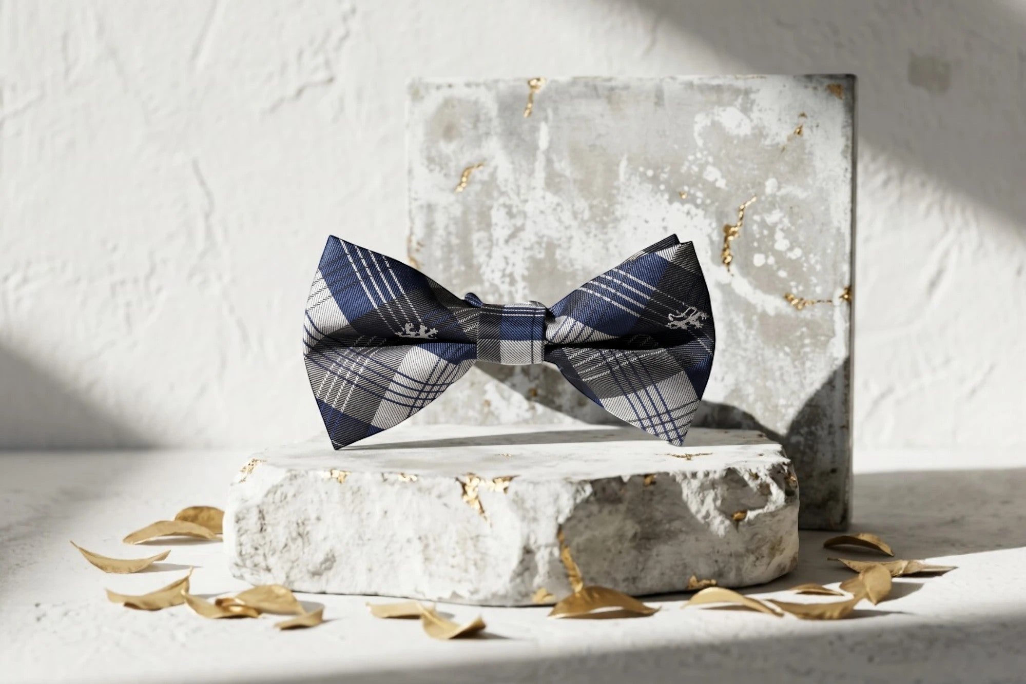 Noeud papillon Roaring 20s Paris en soie bleu et gris à carreaux, style Peaky Blinders.