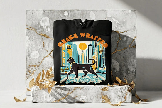 Roaring 20s Paris sweat à capuche noir avec illustration d'un chat noir dans une ville rétro stylisée, inspiré de Van Gogh.