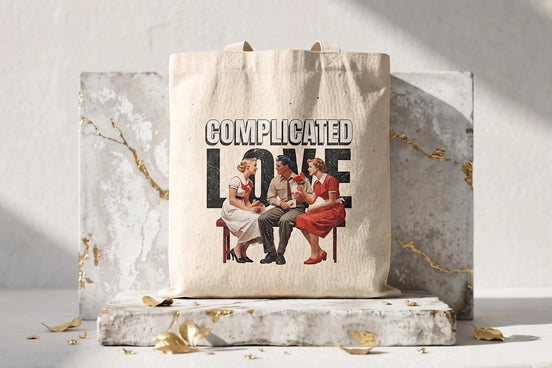 Tote bag en toile naturelle Roaring 20s Paris avec illustration vintage "Complicated Love" et trois personnages.