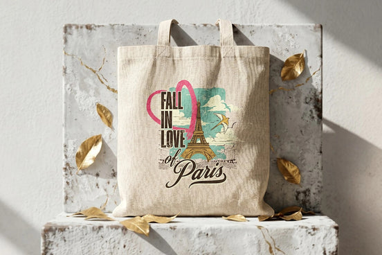 Tote bag en toile beige Roaring 20s Paris avec illustration Tour Eiffel et cœur rouge, idéal pour courses ou voyage.