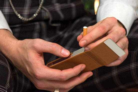 Étui cigarette personnalisé marron FA – modèle poche vintage élégant - Roaring 20s Paris